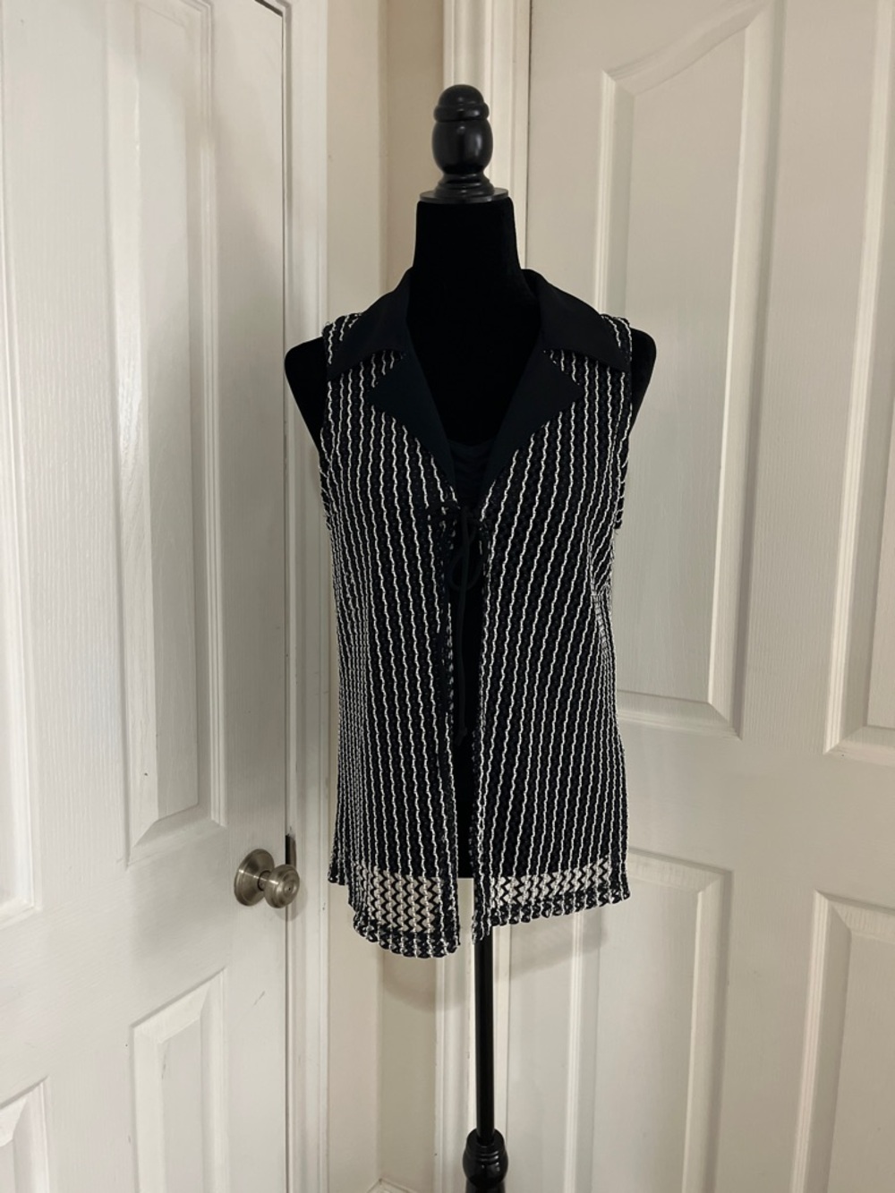 Sleeveless Black & White Knit Vest Top